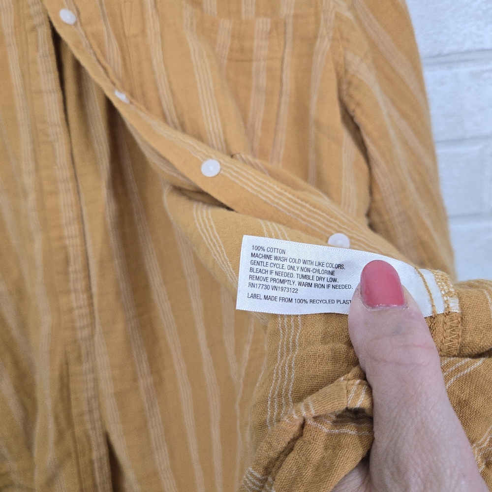 Universal Thread button down top - Picture 8 of 12